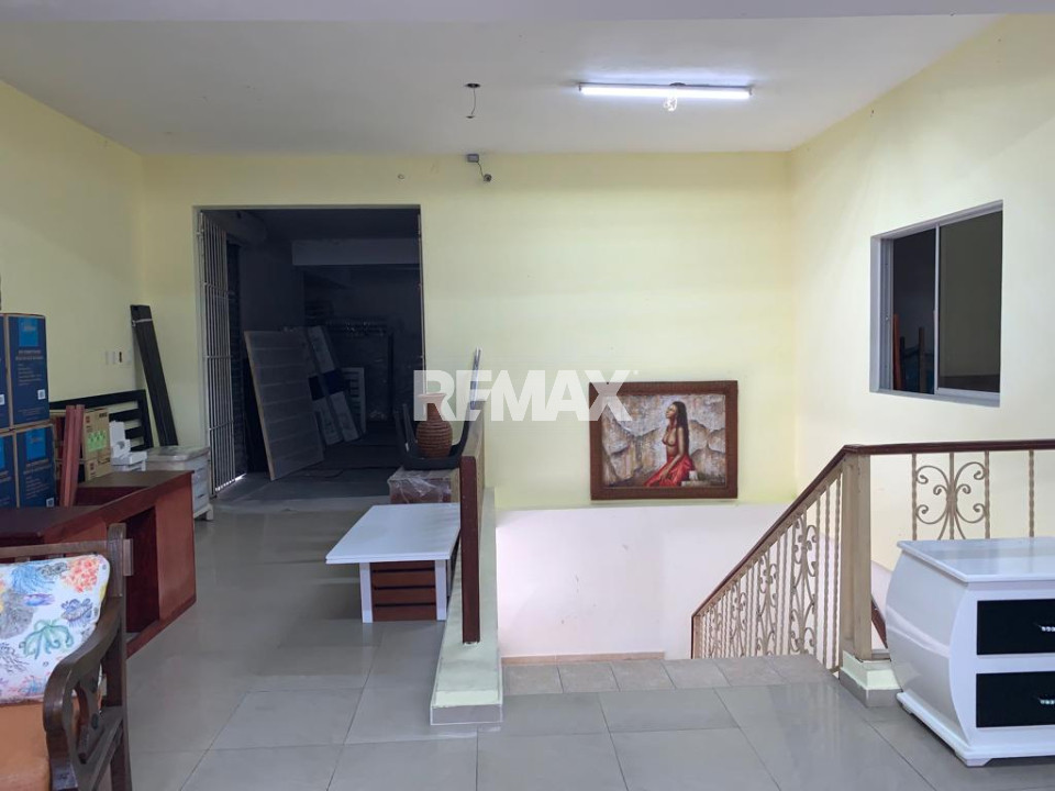 Local Comercial de 2 Niveles en Venta – Excelente Ubicación - 1