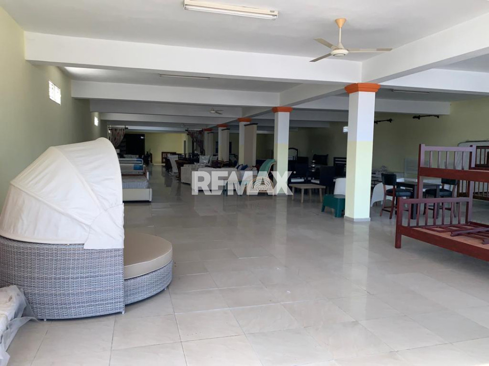 Local Comercial de 2 Niveles en Venta – Excelente Ubicación - 2