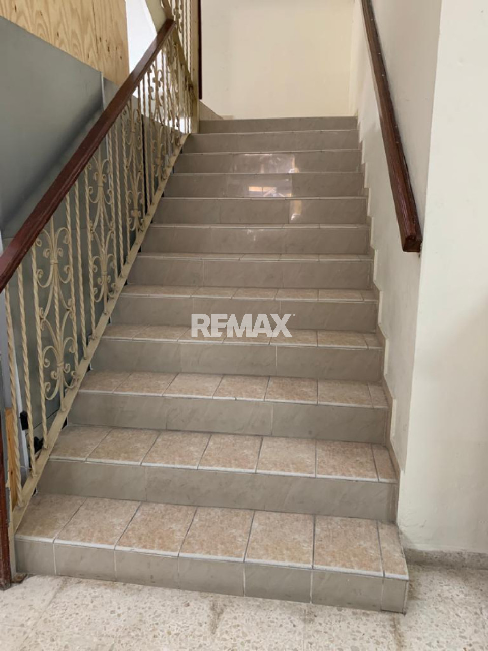 Local Comercial de 2 Niveles en Venta – Excelente Ubicación - 9