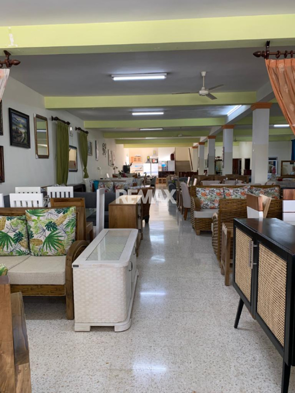 Local Comercial de 2 Niveles en Venta – Excelente Ubicación - 11