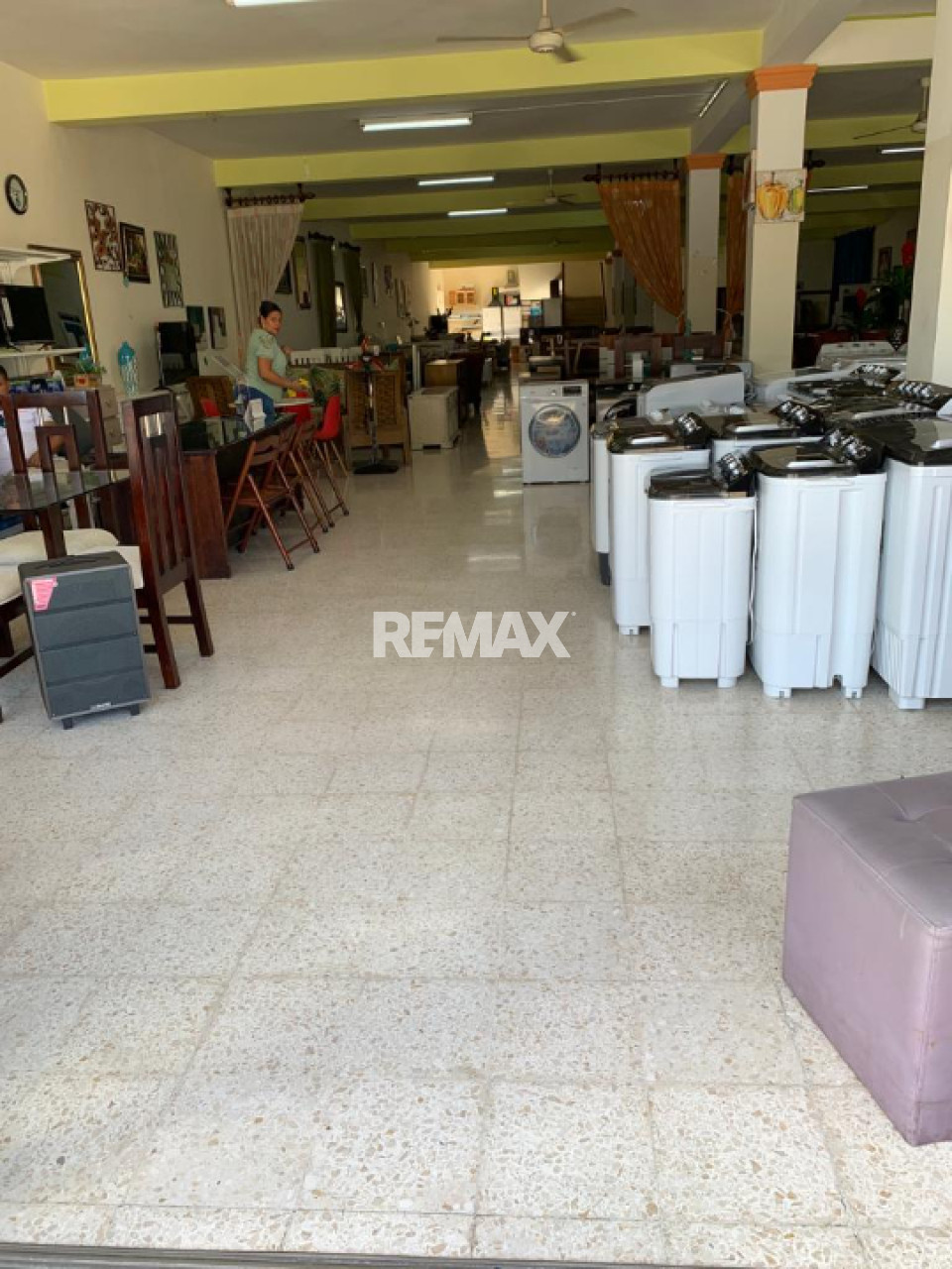 Local Comercial de 2 Niveles en Venta – Excelente Ubicación - 12