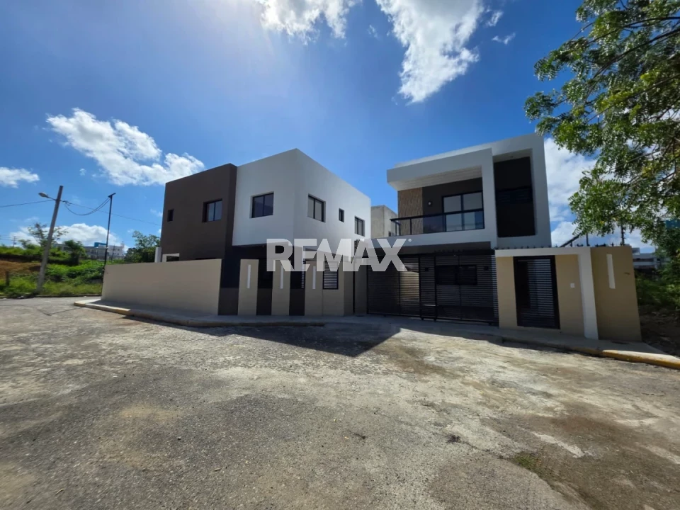 Proyecto de Casa en SANTO DOMINGO NORTE, JACOBO MAJLUTA