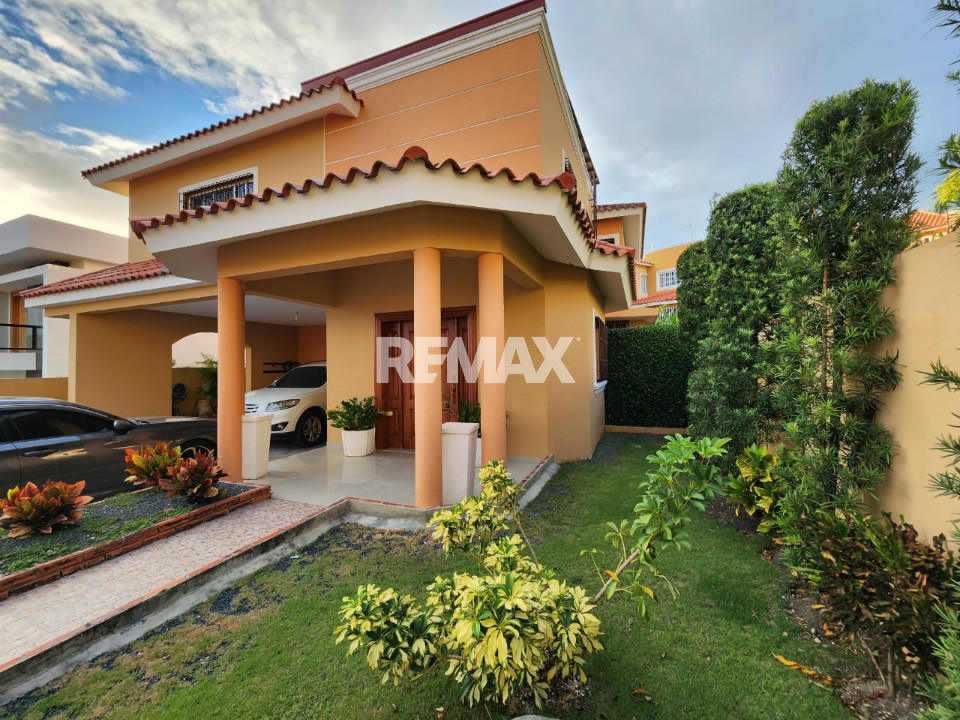 Casa en SANTO DOMINGO OESTE, URBANIZACIÓN COLINAS DEL OESTE