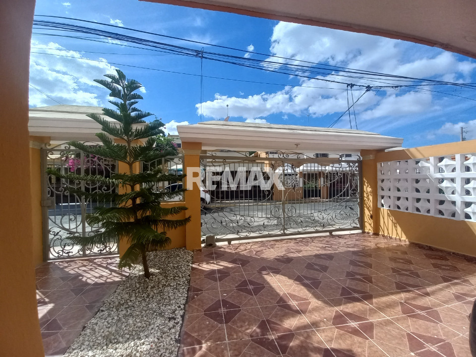 Casa en SANTO DOMINGO ESTE, SAN ISIDRO ADENTRO