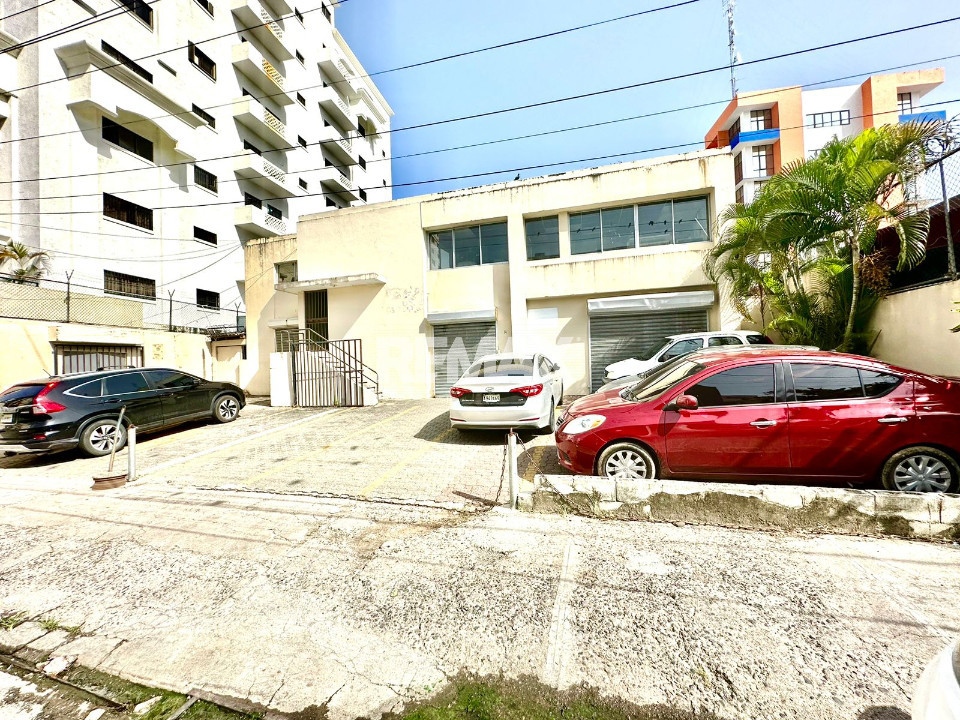 Local Comercial en SANTO DOMINGO DE GUZMÁN, ENSANCHE NACO