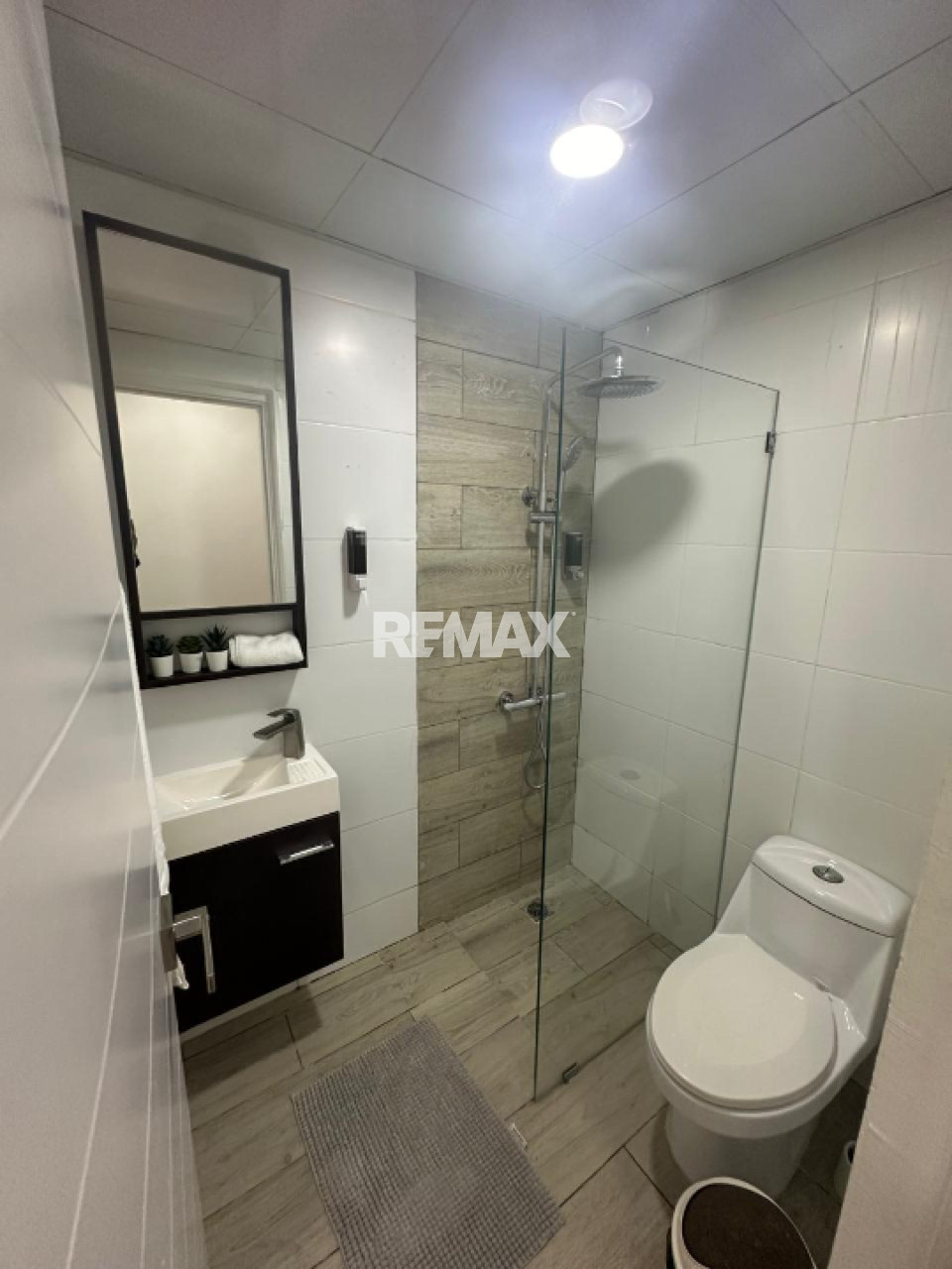Apartamento con jardín y piscina privada - 3