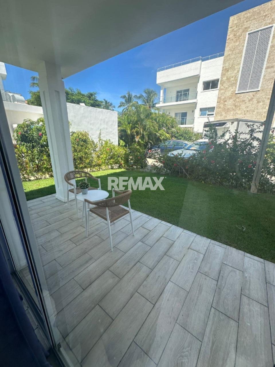 Apartamento con jardín y piscina privada - 8