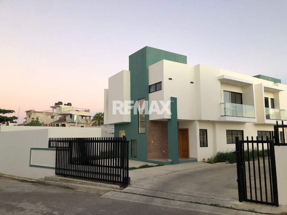 Casa en HIGÜEY, URBANIZACIÓN CAMELIA CARABALLO