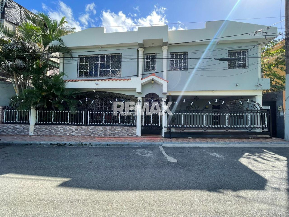 Casa en SANTO DOMINGO ESTE, ALMIRANTE II O LOS SOLARES
