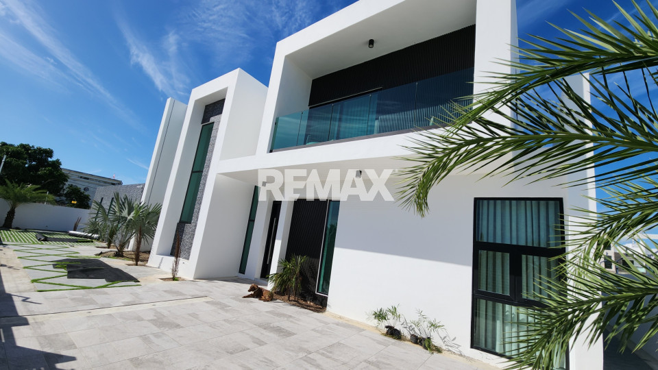 Casa en HIGÜEY, RESIDENCIAL BAVARO PUNTA- CANA