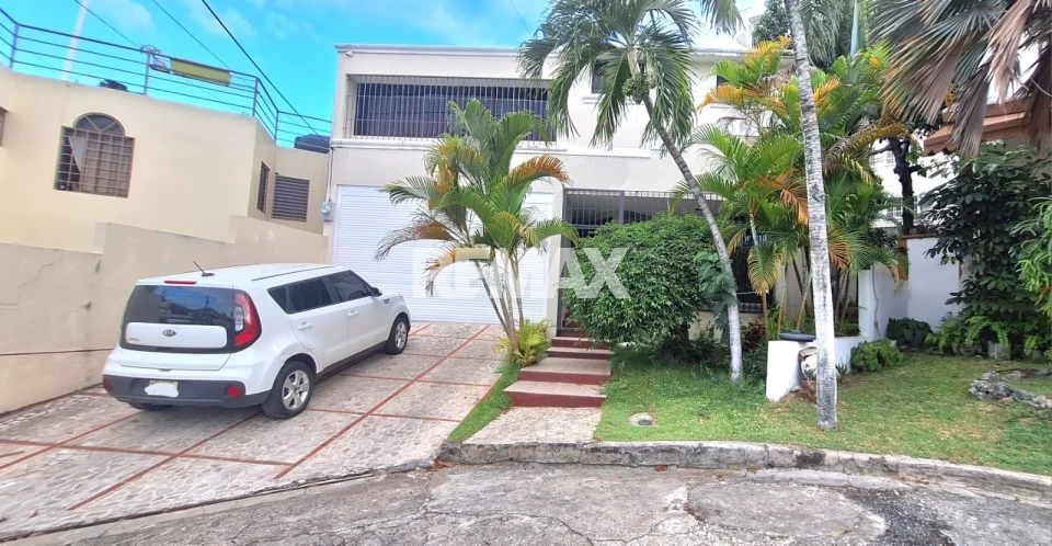 Casa en LOS RESTAURADORES, SANTO DOMINGO DE GUZMÁN