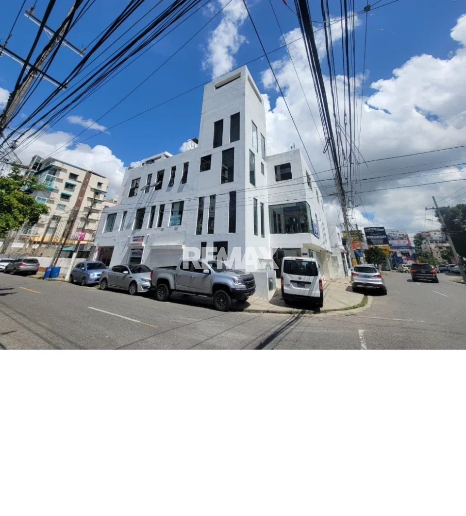 Edificio en BELLA VISTA, SANTO DOMINGO DE GUZMÁN