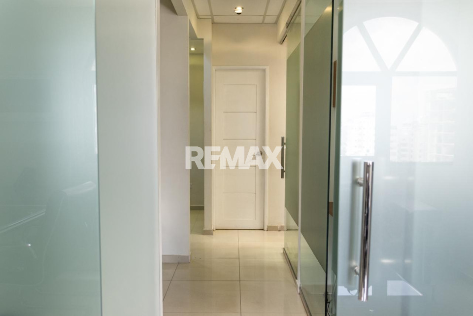 Local de Oficina en SANTO DOMINGO DE GUZMÁN, PIANTINI