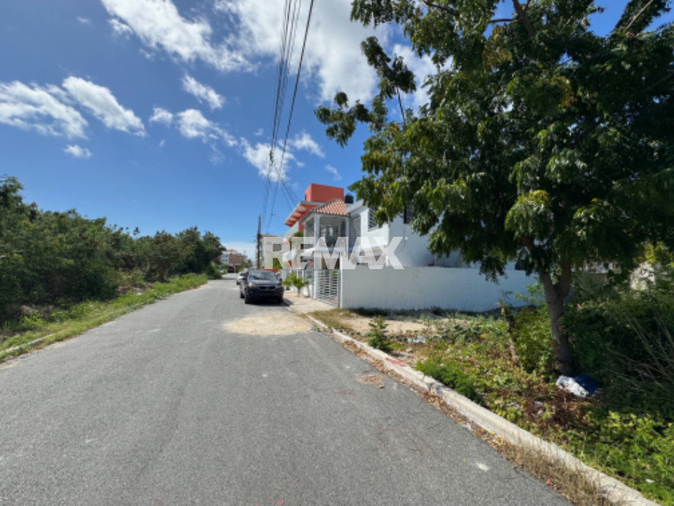 Terreno en RESIDENCIAL ROMANA, LA ROMANA