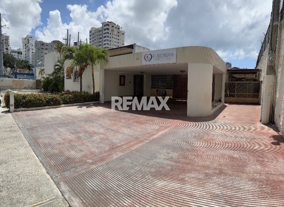 Casa / Solar en SANTO DOMINGO DE GUZMÁN, PARAÍSO