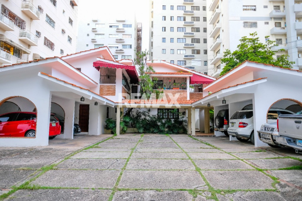 Casa en SANTO DOMINGO DE GUZMÁN, PARAÍSO