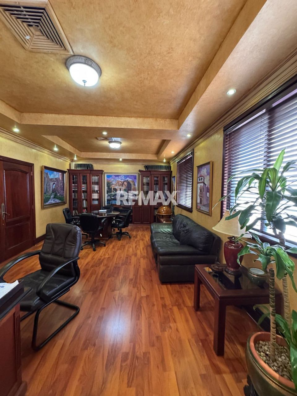 Local de Oficina en SANTO DOMINGO DE GUZMÁN, PARAÍSO