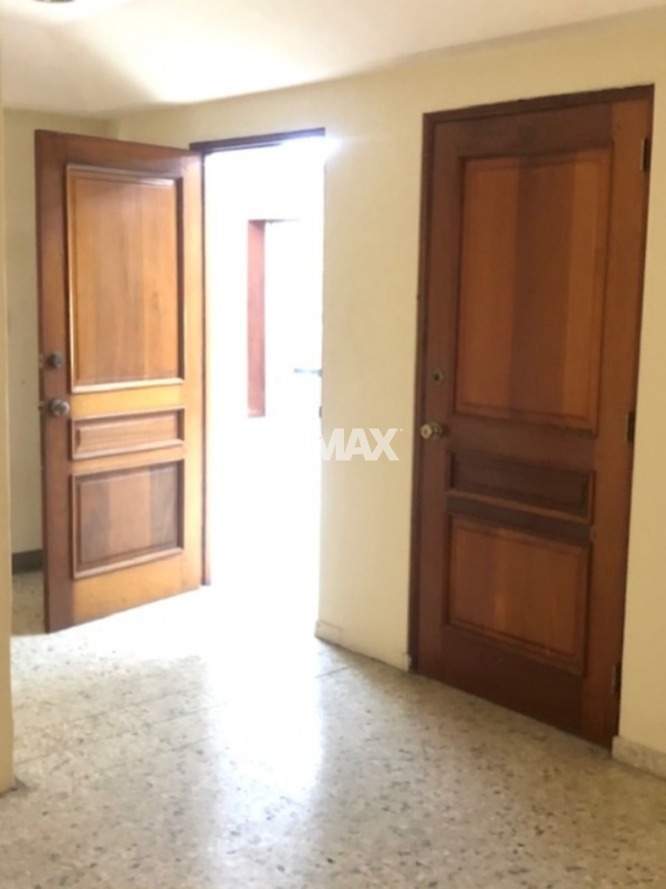 Local de Oficina en SANTO DOMINGO DE GUZMÁN, ENSANCHE LA FÉ