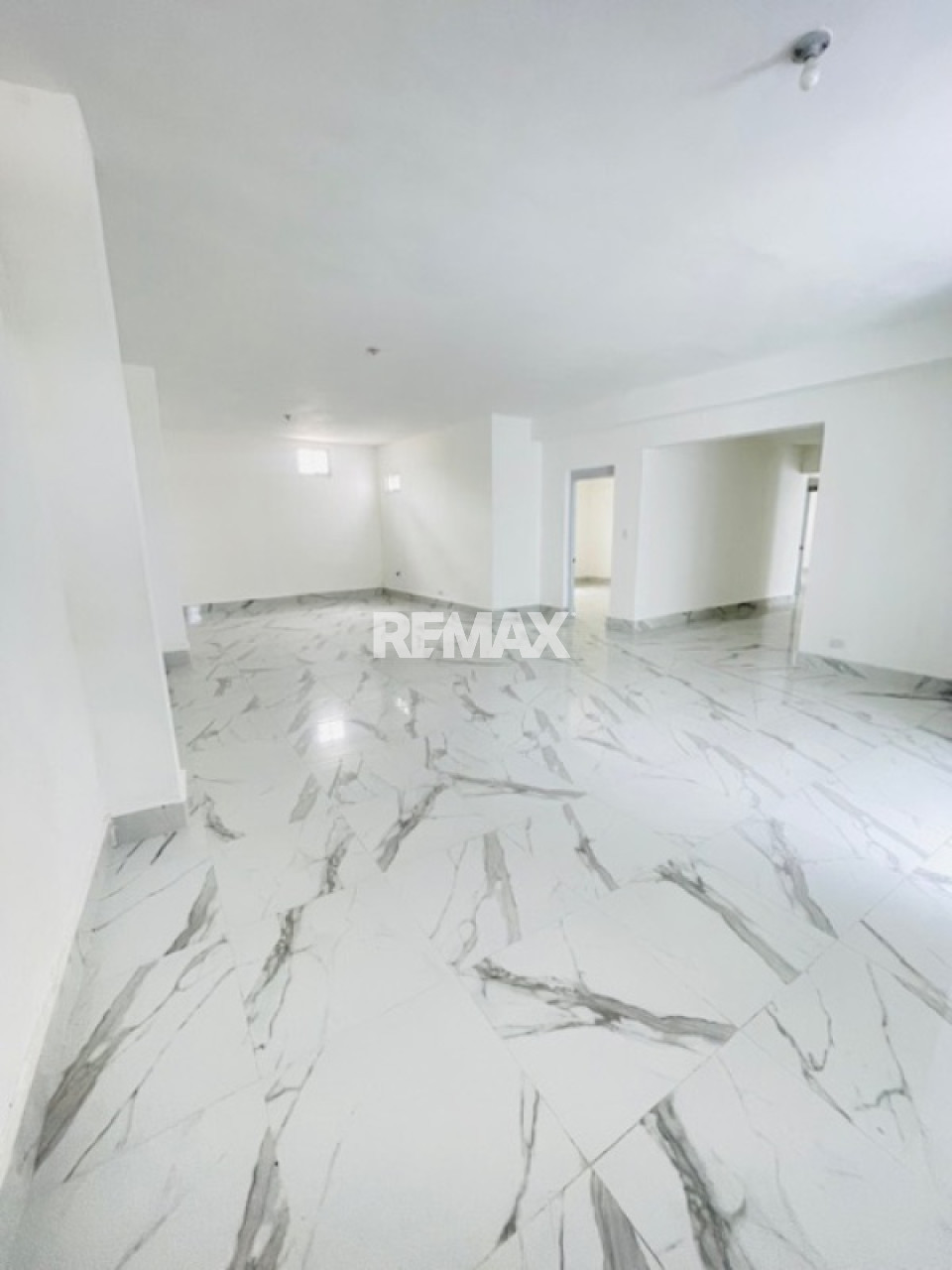 Local Comercial en SANTO DOMINGO DE GUZMÁN, ZONA UNIVERSITARIA