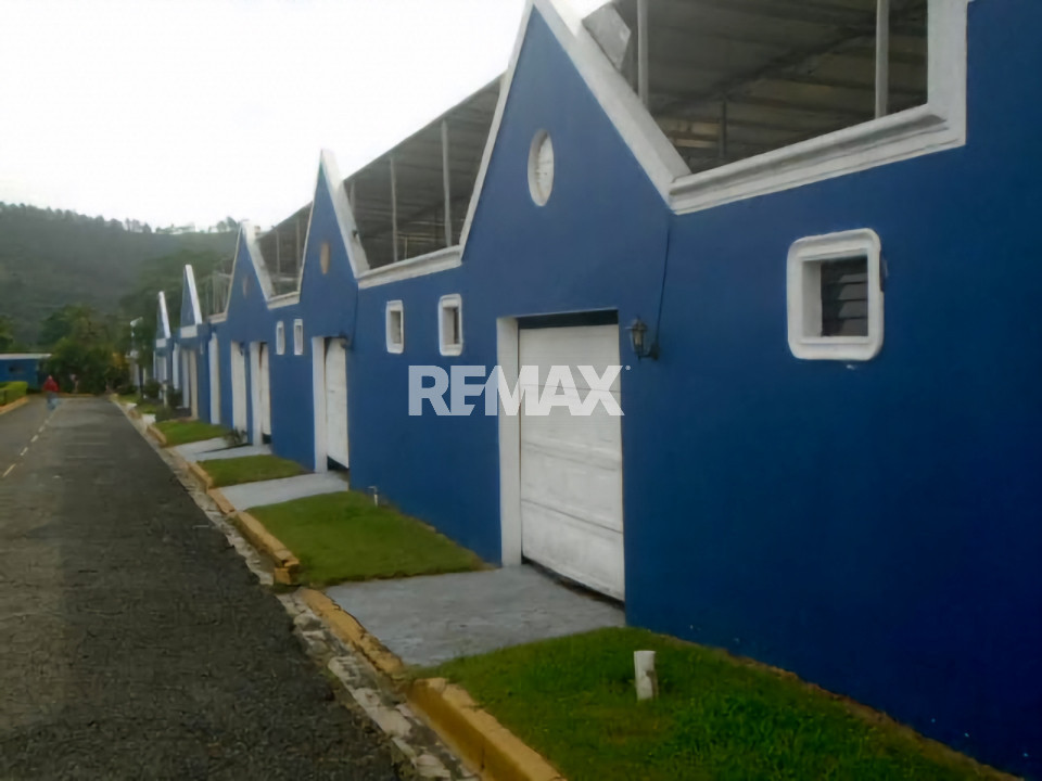 Hotel en BONAO, BOCA DE JUMA