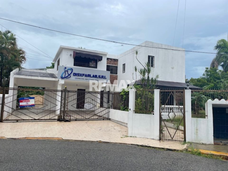 Casa / Solar en SANTO DOMINGO DE GUZMÁN, LOS RESTAURADORES