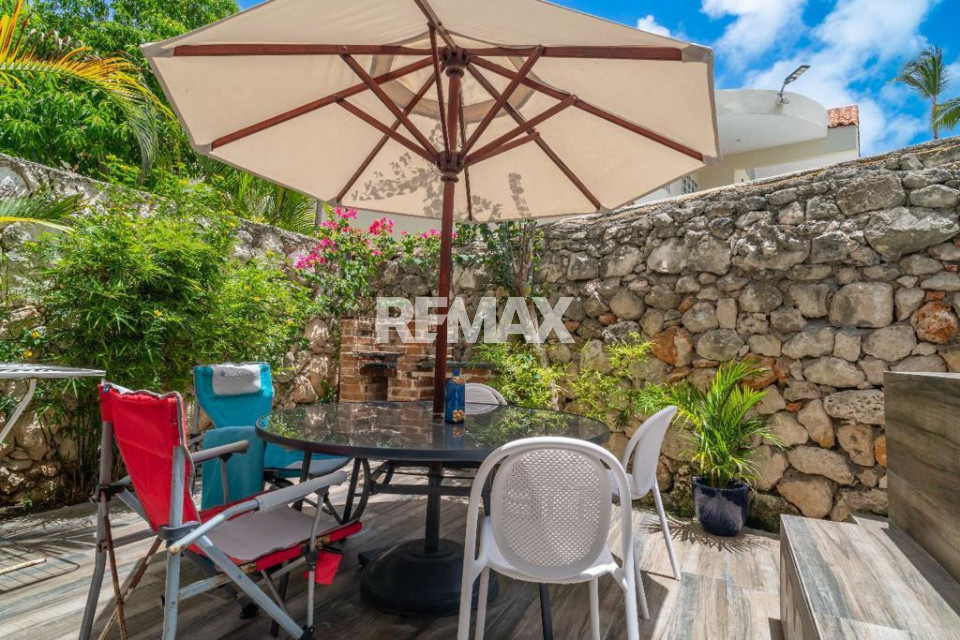 Villa de 2 Niveles con Jacuzzi Privado en Los Corales - 16