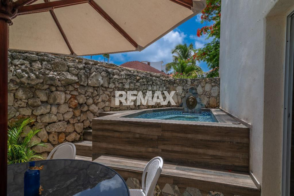 Villa de 2 Niveles con Jacuzzi Privado en Los Corales - 14