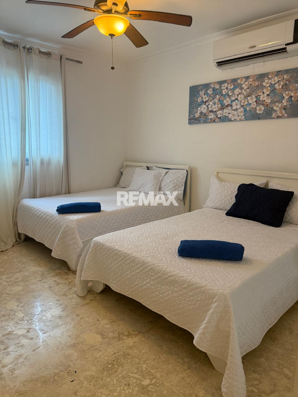 Villa de 2 Niveles con Jacuzzi Privado en Los Corales - 12