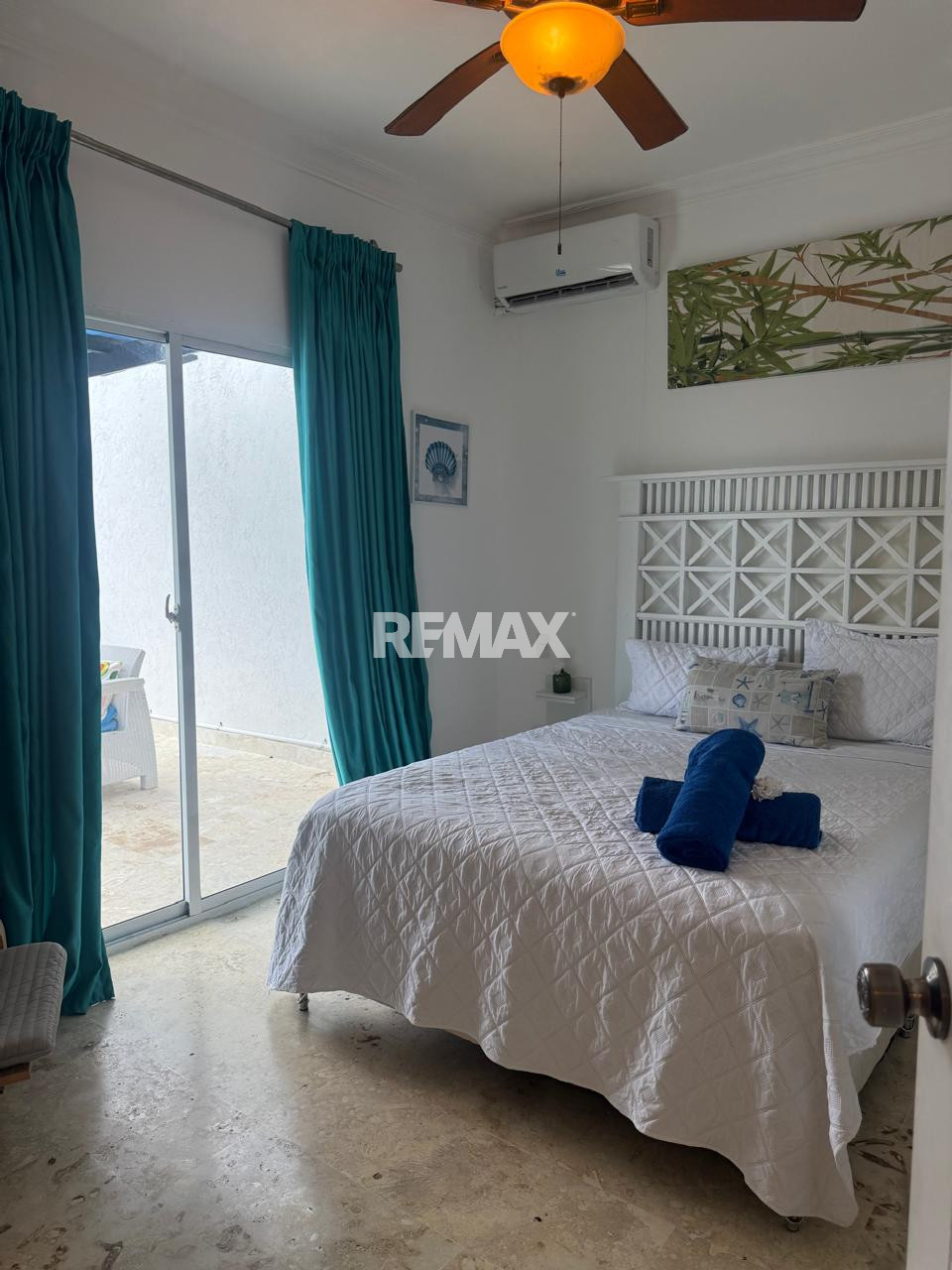 Villa de 2 Niveles con Jacuzzi Privado en Los Corales - 11