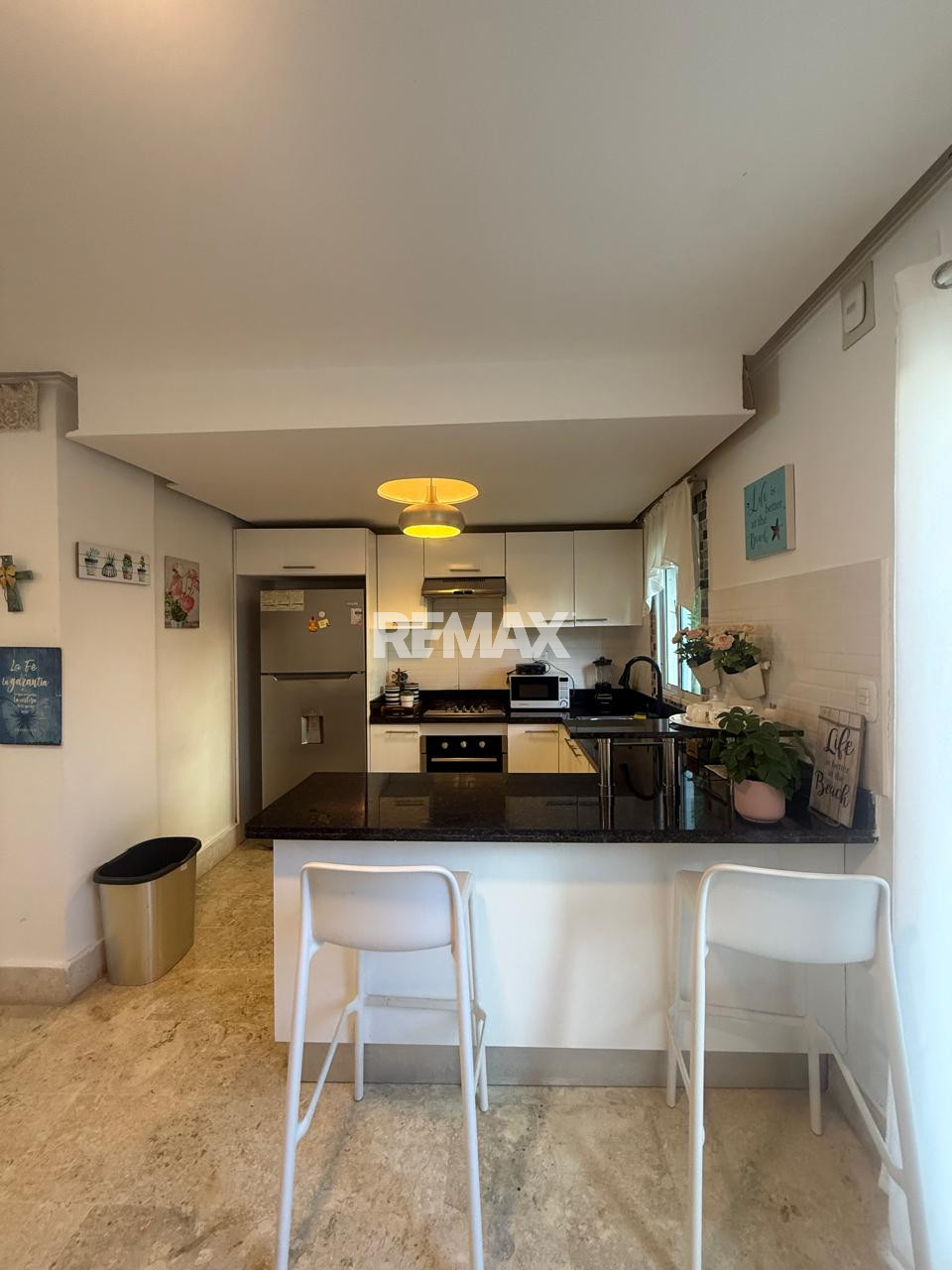 Villa de 2 Niveles con Jacuzzi Privado en Los Corales - 3
