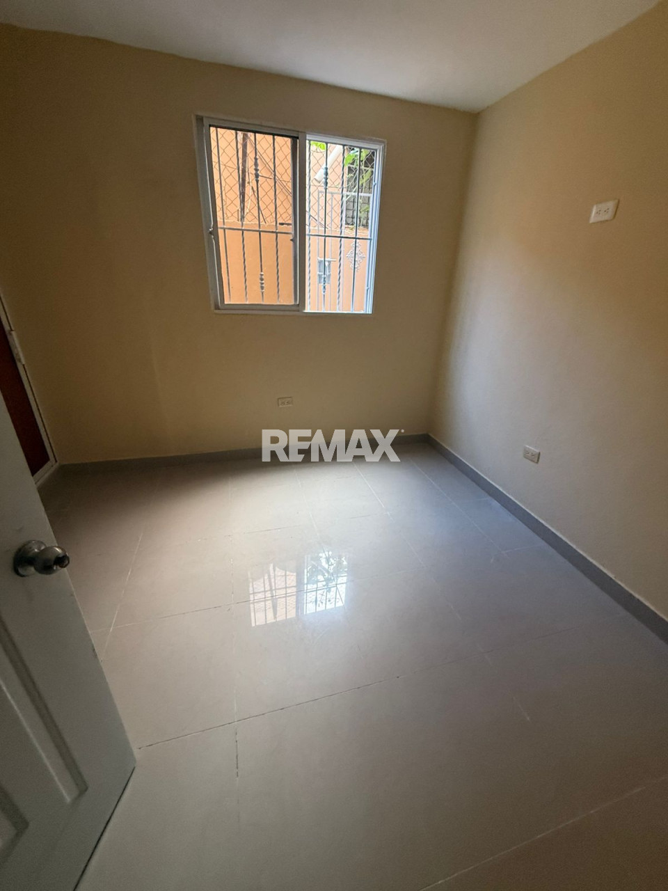 Casa en SANTO DOMINGO ESTE, LOS TRES BRAZOS-JARDINES DEL OZAMA