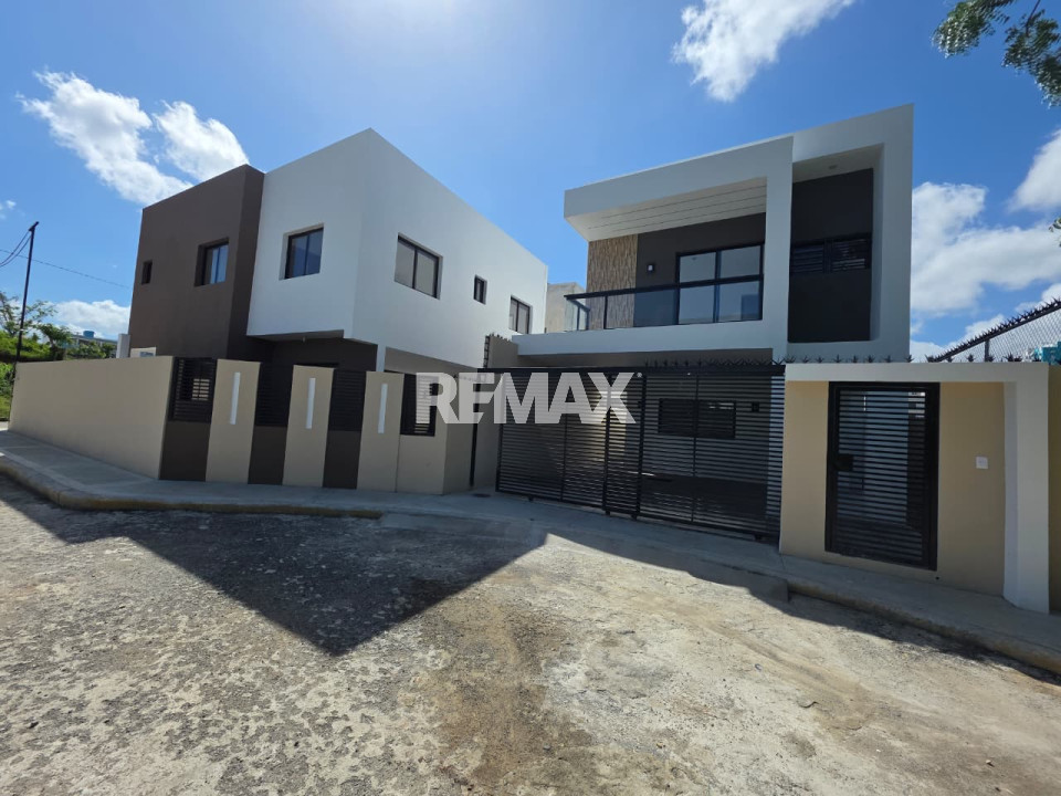Casa en SANTO DOMINGO NORTE, JACOBO MAJLUTA