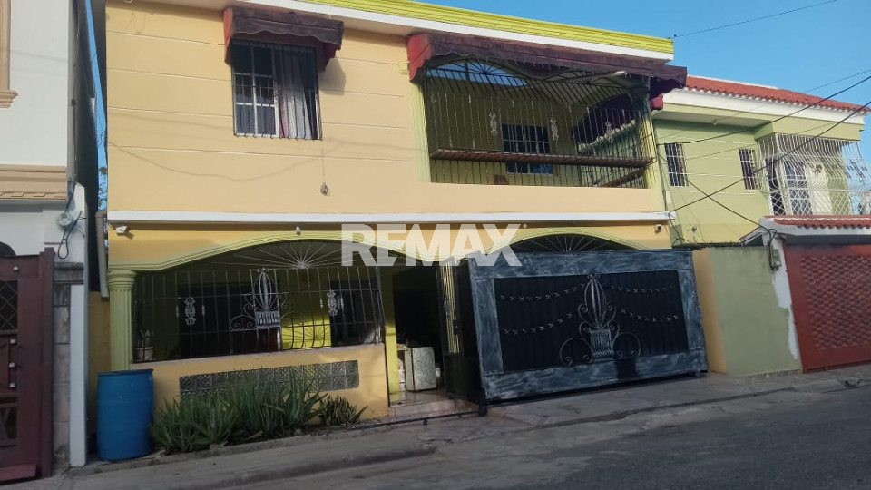 Casa en SANTO DOMINGO ESTE, SAN ISIDRO ADENTRO