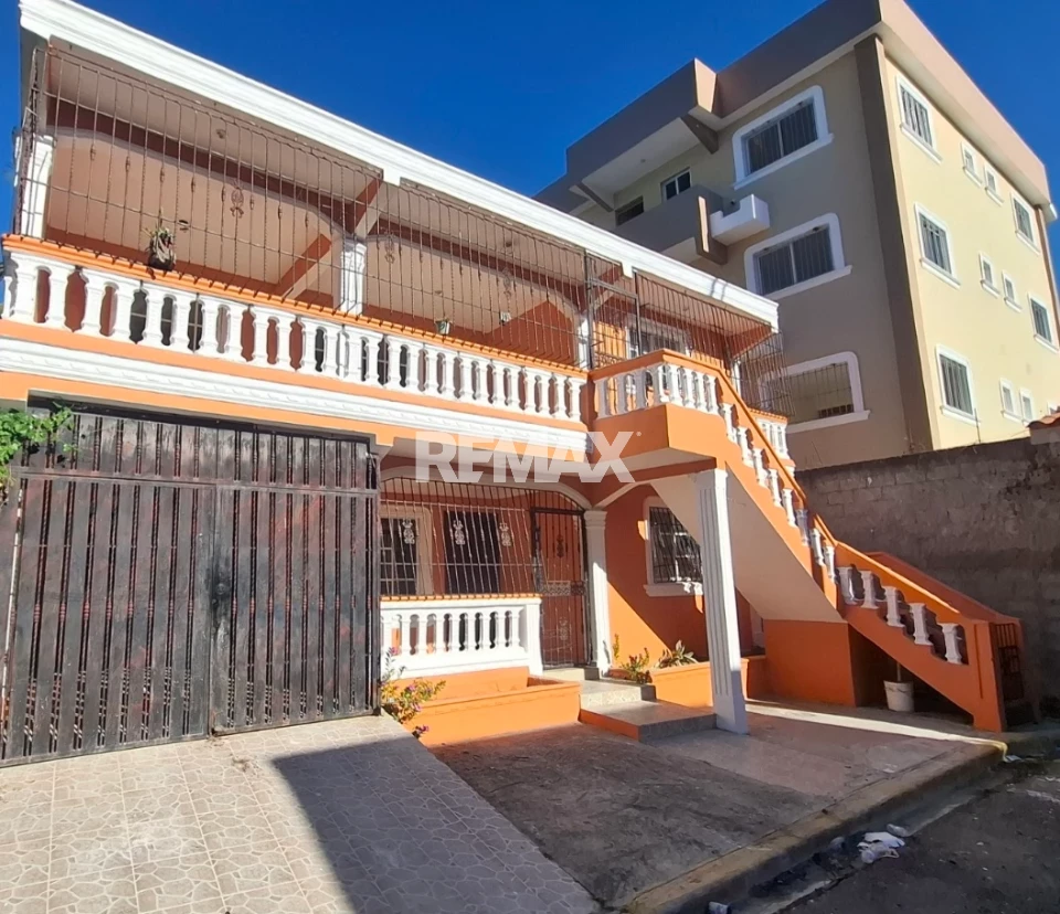 House en SANTO DOMINGO NORTE, VISTA DEL PARQUE