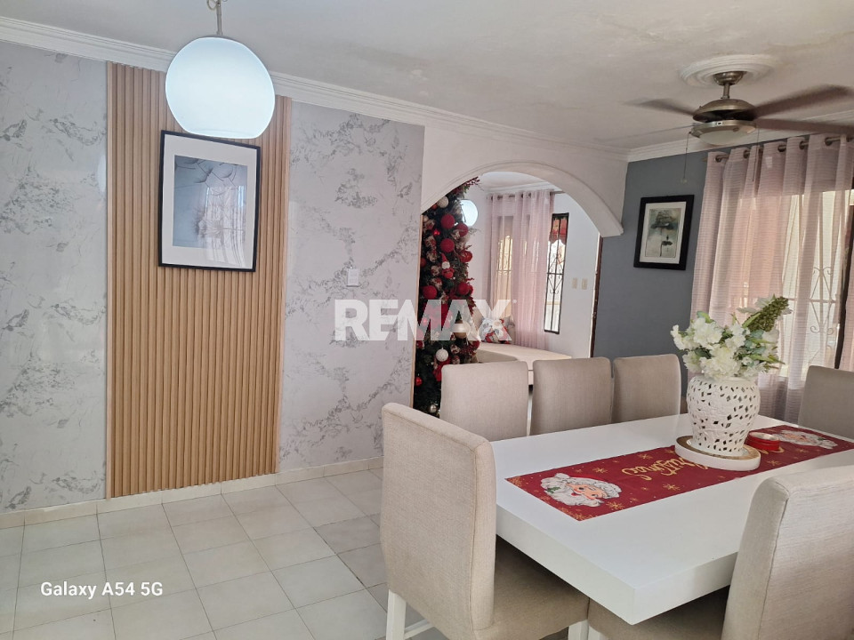 Casa en SANTO DOMINGO OESTE, RESIDENCIAL ÁLAMO