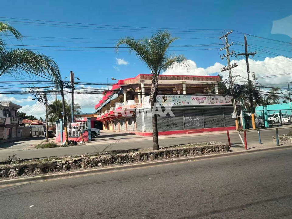 Local Comercial en SANTO DOMINGO ESTE, URBANIZACIÓN LUCERNA