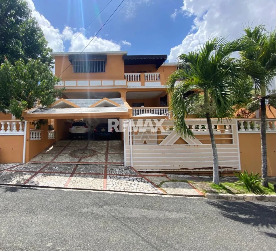 Casa en SANTO DOMINGO DE GUZMÁN, ALTOS DE ARROYO HONDO III