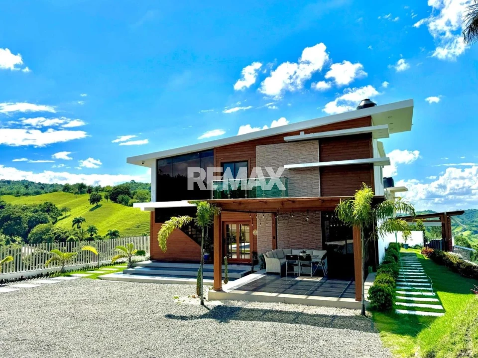 Casa en LA VEGA, CERCADO ALTO
