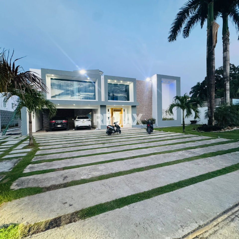 House en SAMANÁ LAS TERRENAS, CENTRO DEL PUEBLO