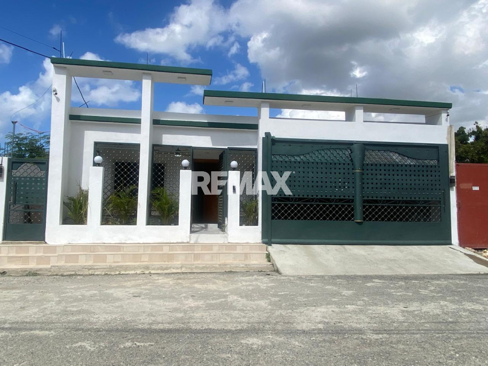 Casa / Solar en SANTO DOMINGO ESTE, LA UREÑA