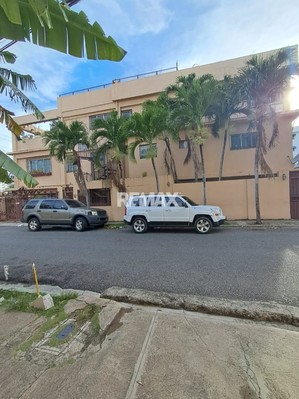 Edificio en URBANIZACIÓN REAL, SANTO DOMINGO DE GUZMÁN