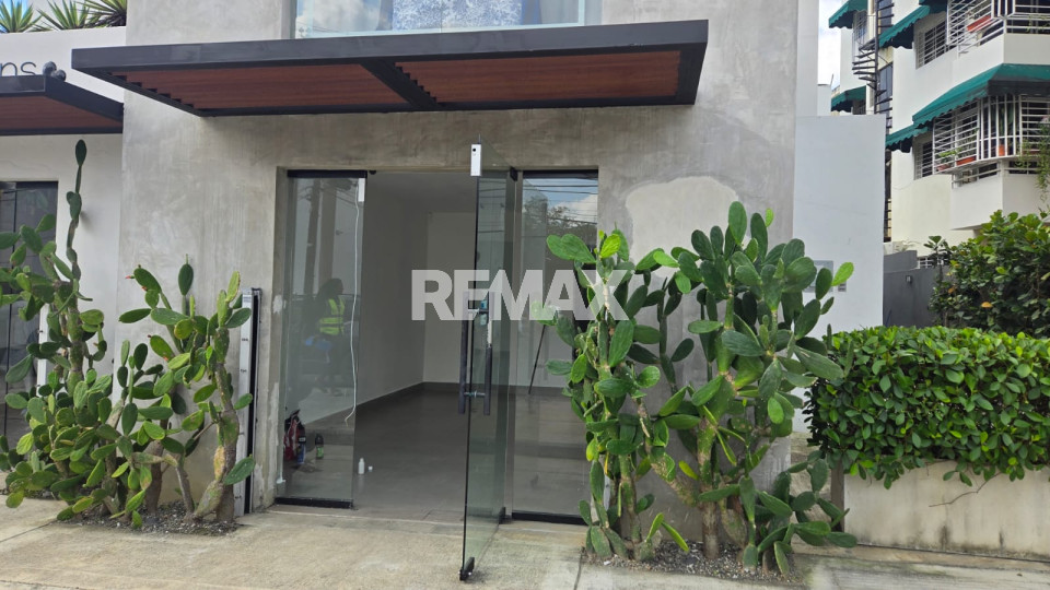 Local Comercial en SANTO DOMINGO DE GUZMÁN, URBANIZACION FERNÁNDEZ