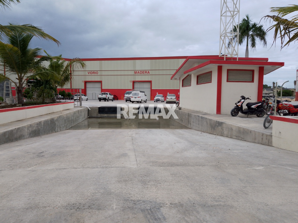 Industrial Unit en BAVARO, EL EJECUTIVO