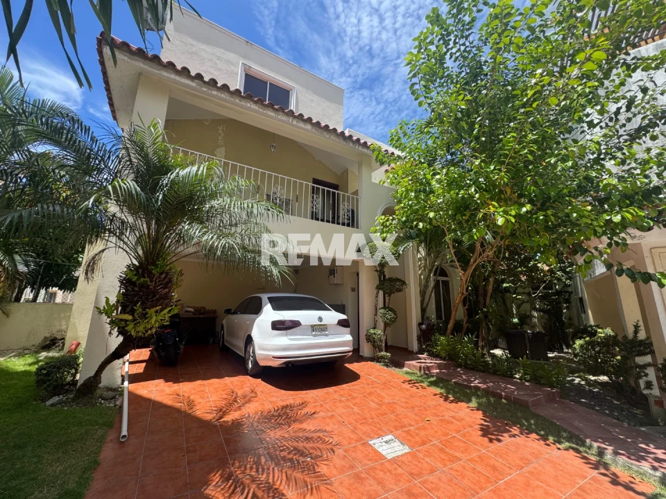 Casa en SANTO DOMINGO DE GUZMÁN, COLINAS DE LOS RÍOS