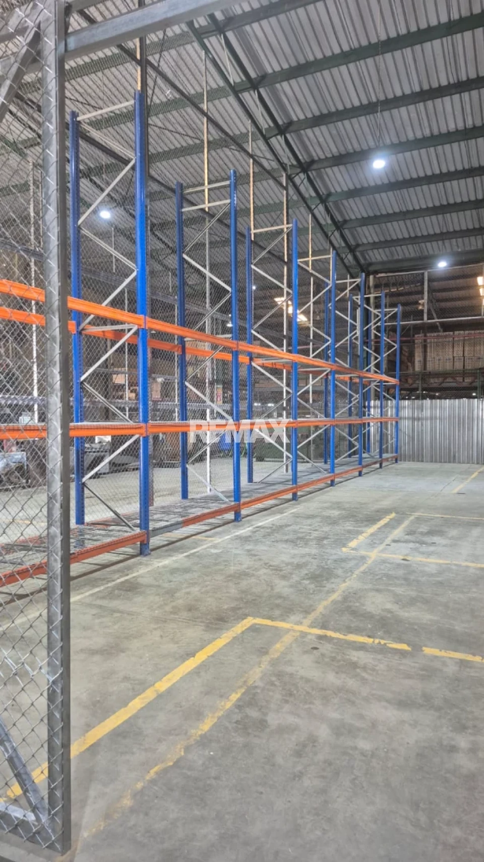 Nave Industrial en SANTO DOMINGO DE GUZMÁN, LOS RESTAURADORES
