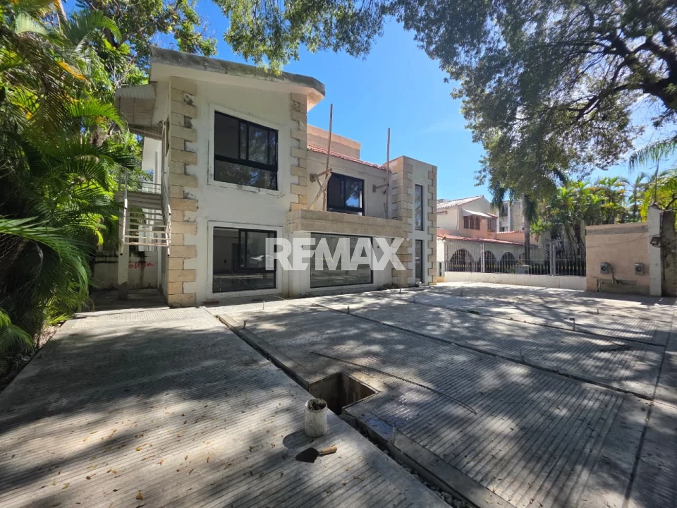 Local de Oficina en SANTO DOMINGO DE GUZMÁN, ZONA UNIVERSITARIA