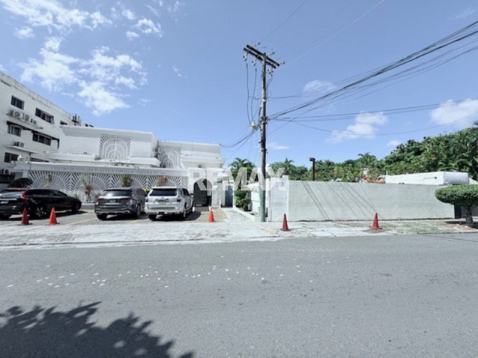 Casa / Solar en SANTO DOMINGO DE GUZMÁN, GAZCUE