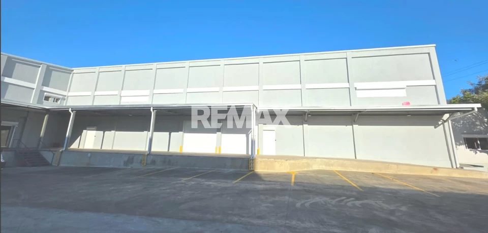 Nave Industrial en SANTO DOMINGO DE GUZMÁN, ENSANCHE LA FÉ