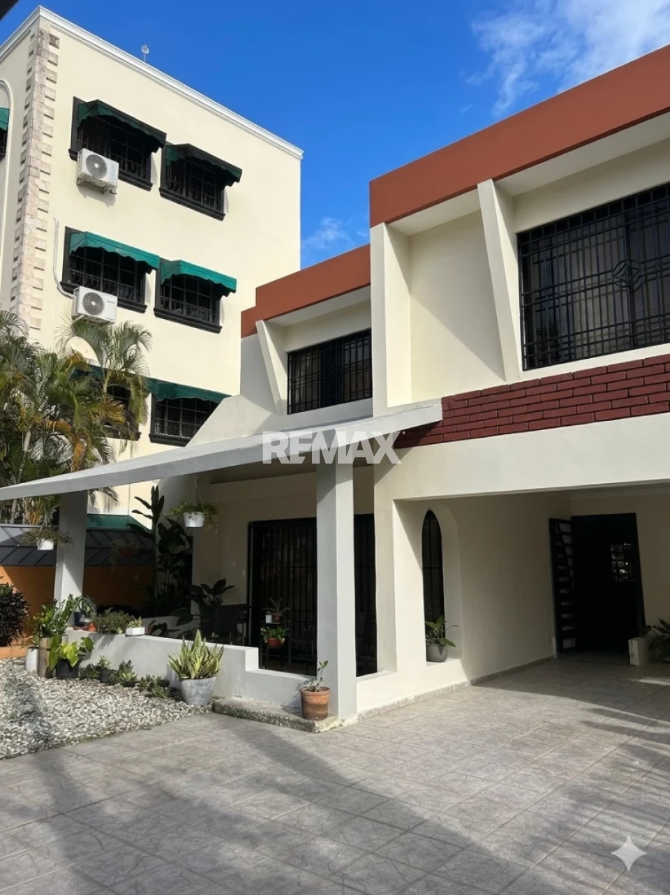 House en SANTO DOMINGO DE GUZMÁN, LOS RESTAURADORES