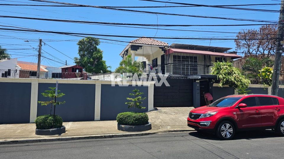 Casa en SANTO DOMINGO DE GUZMÁN, LA CASTELLANA